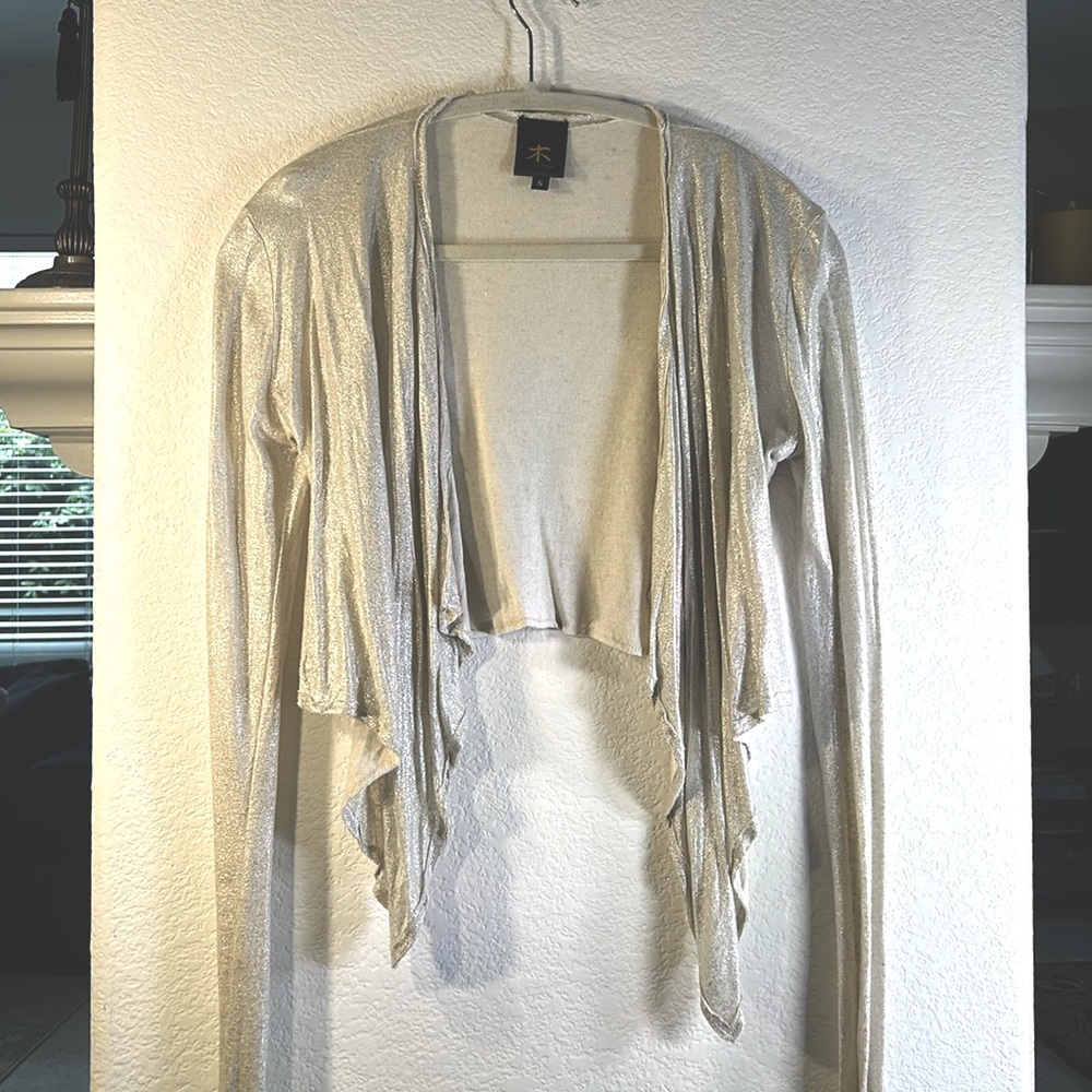 Tree. Cute little silvery shrug. Size S.